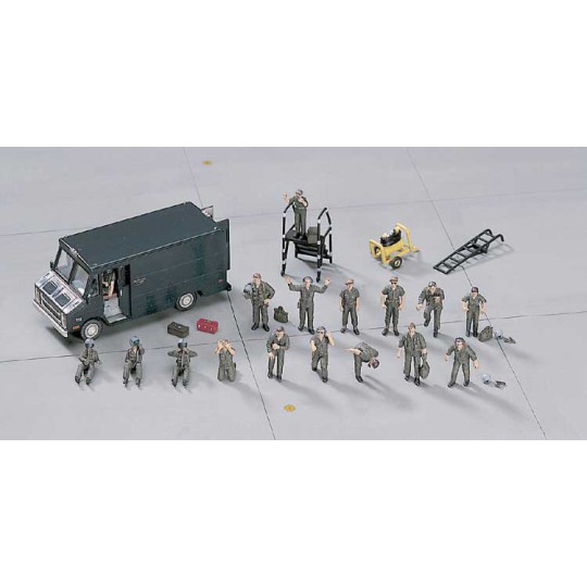 Plastic plane model x72-7 1/72 characters pilots Plastic plane model x72-7 1/72 characters pilots | Scientific-MHD