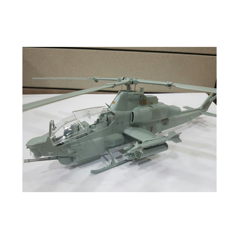 USMC Ah-1z Shark Mouth 1/35 plastic helicopter model | Scientific-MHD