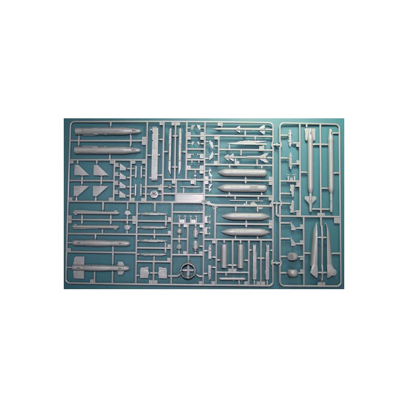 F-111C plastic plane model Australian AF 1/48 | Scientific-MHD