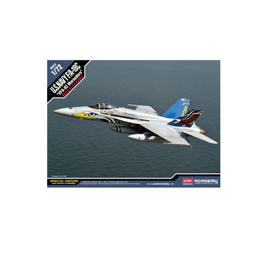 Plastic plane model F/A-18C VFA-82 MARAUDERS 1/72 | Scientific-MHD