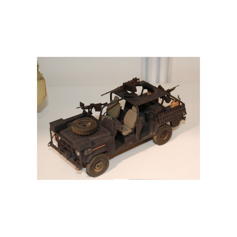 Land Wolf M.I.K. Defender 1/35 | Scientific-MHD