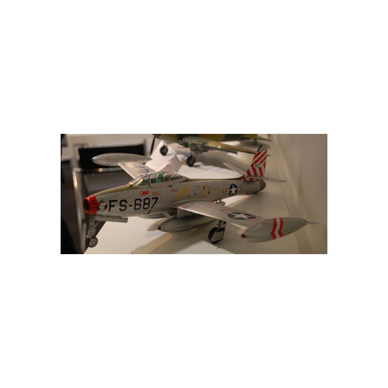 F-84E plastic plane model Thunderjet 1/32 | Scientific-MHD