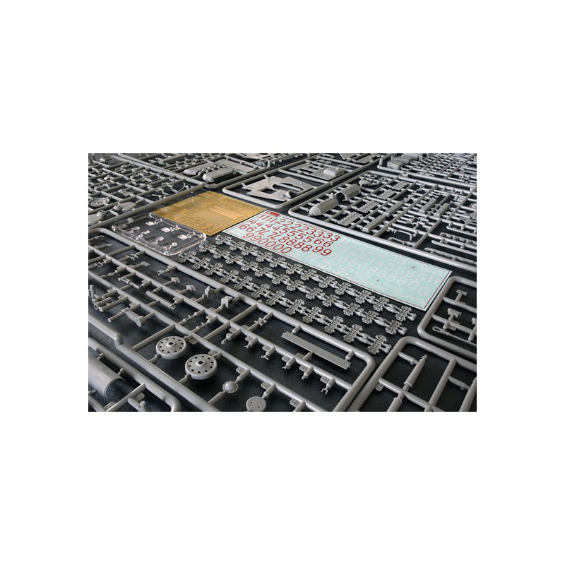 SU-85 plastic tank model 1943 MID 1/35 | Scientific-MHD