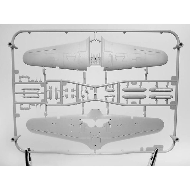Hurricane MK II B plastic plane model too Model Kit 1/72 | Scientific-MHD
