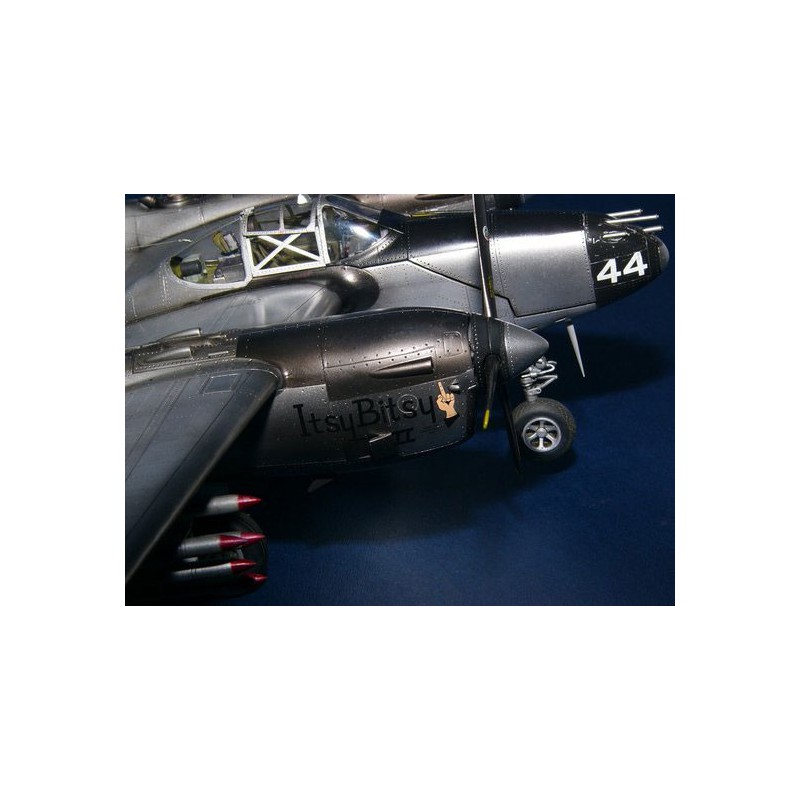 P-38L-5-LO Lightning plastic plane model | Scientific-MHD P-38L-5-LO Lightning plastic plane model | Scientific-MHD