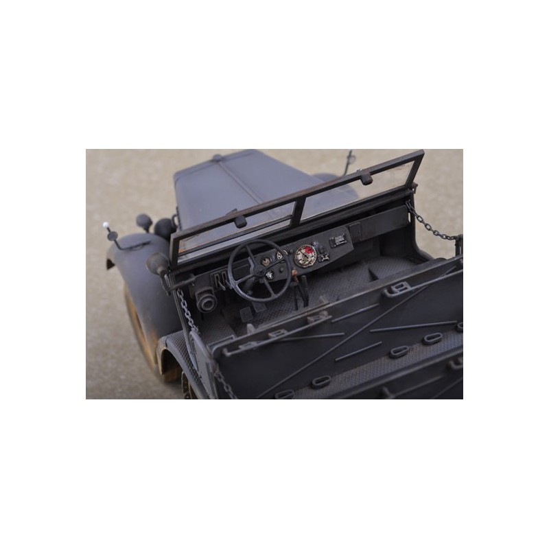 SD.KFZ.8 Schwer plastic tank model | Scientific-MHD