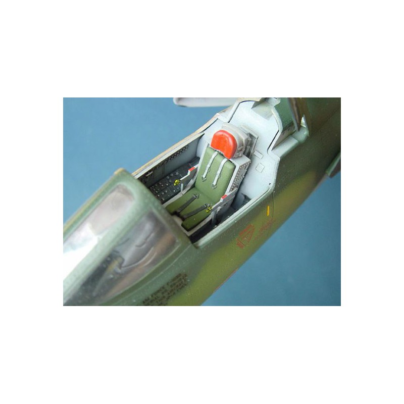 F-105D plastic plane model Thunderchief | Scientific-MHD