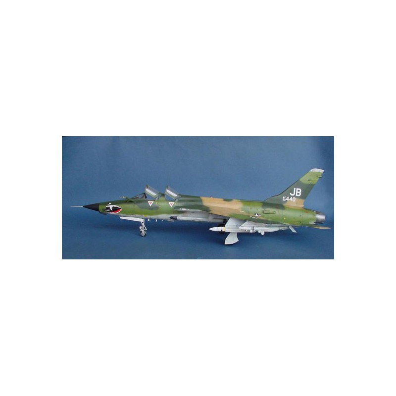 F-105G plastic plane model Wild Weasel | Scientific-MHD