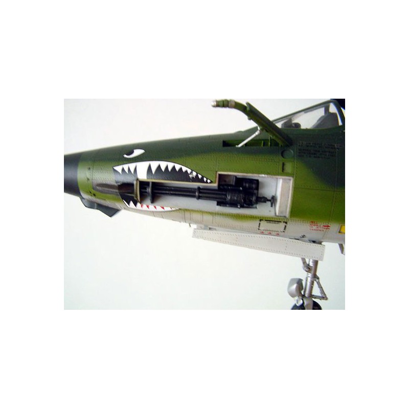 F-105G plastic plane model Wild Weasel | Scientific-MHD