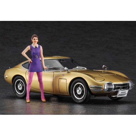 Plastic Model of Toyota 2000GT "Gold" with 1:24 figure SP533 Plastic Model of Toyota...