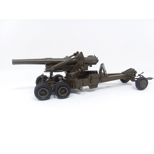 Model Plastic Howitzer...
