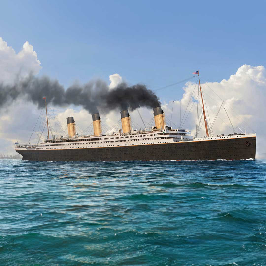 Plastic model ship TITANIC...