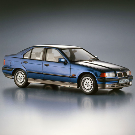 Model plastic car BMW 318i...