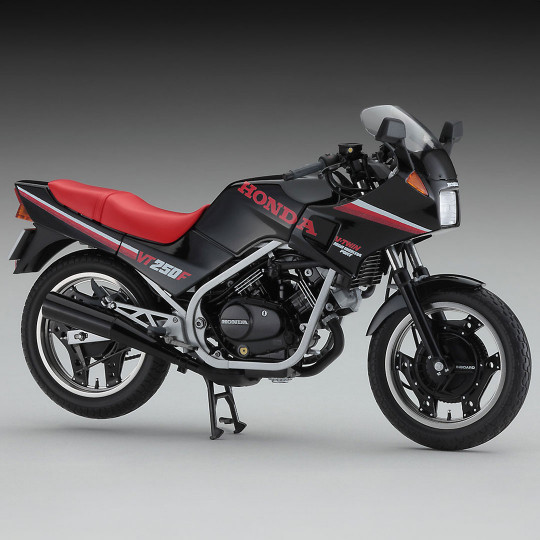 Plastic model motorcycle Honda VT250F (MC08) 1984 " Black color " 1:12 Plastic model motorcycle...