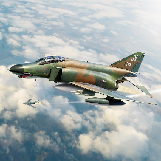 USAF F-4E Plastic Model Aircraft "Vietnam War" 1:32 USAF F-4E Plastic Model...