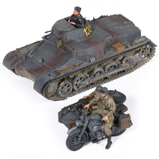 Plastic tank model Panzer I Ausf.B and motorcycle 1:35 Plastic tank model Panzer I...