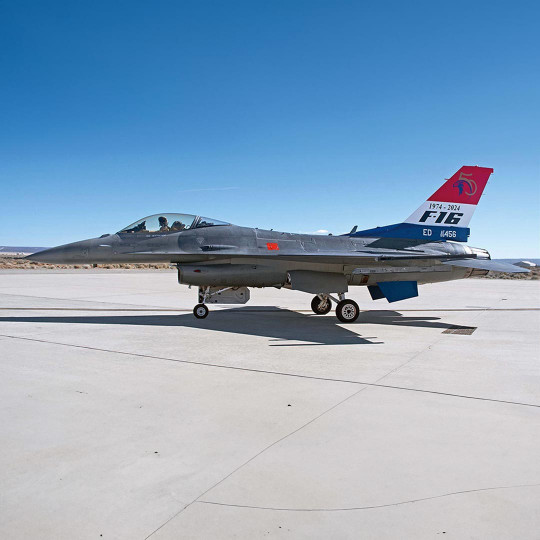 Plastic model of F-16CM...