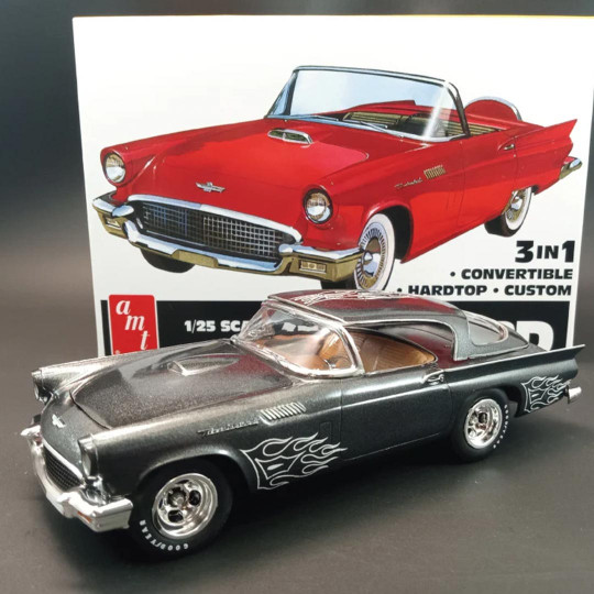 1957 Ford Thunderbird Plastic Model Car 1:25 1957 Ford Thunderbird...