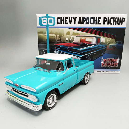Plastic Model Car Chevy Apache Pickup Street Machine 1:25 Plastic Model Car Chevy...