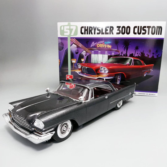 Plastic Model Car Chrysler 300 1957 Custom Version 1:25 Plastic Model Car Chrysler...