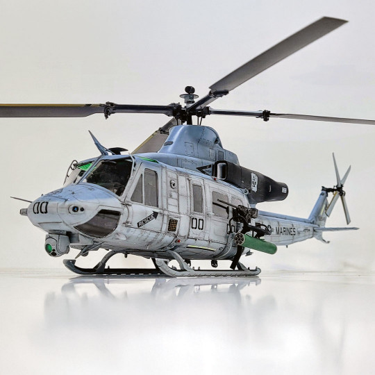 USMC UH-1Y Venom 1:35...