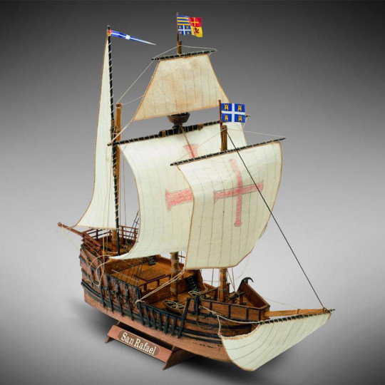 San Raphael static boat