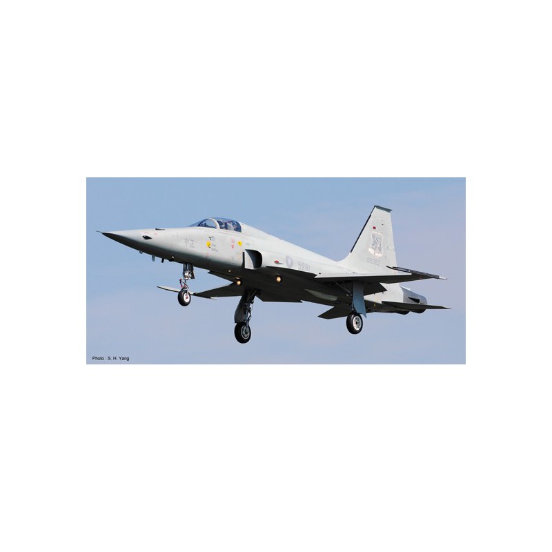 F-5E Tiger II 1/32 plastic plane model | Scientific-MHD