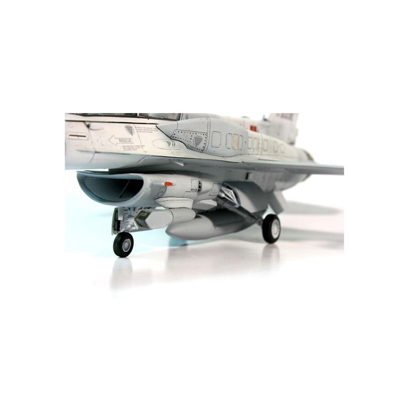F-16F Block 601/48 plastic plane model | Scientific-MHD