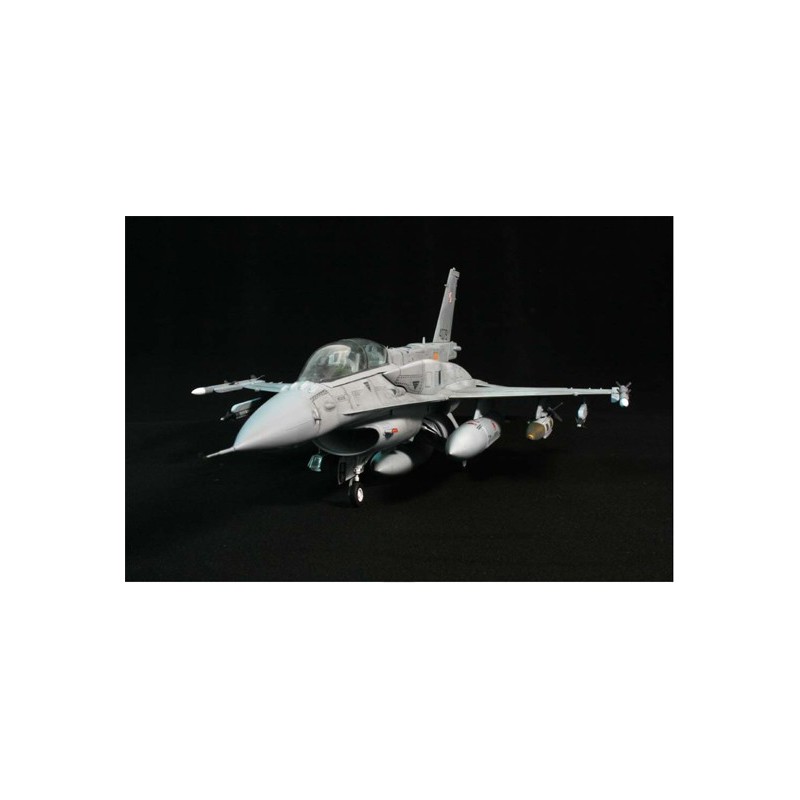 F-16D Block 52 1/48 plastic plane model | Scientific-MHD