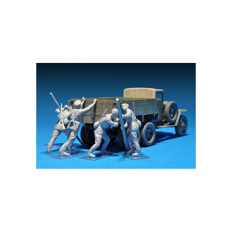 Soviet soldiers figurine 1/35 | Scientific-MHD