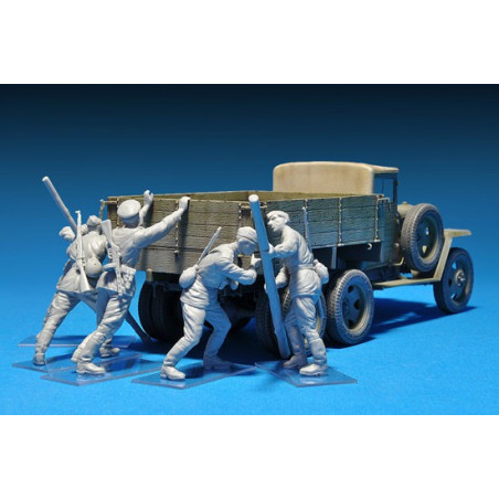Soviet soldiers figurine 1/35 | Scientific-MHD